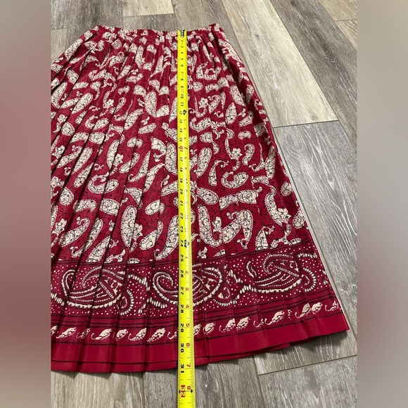 🛍️ Leslie  Red,white pleated Skirt Size 12 excellent condition - Picture 3 of 7